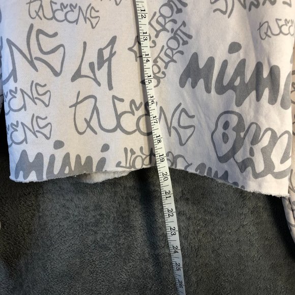 H&M Divided Women's One Vision Small Pattern Graffiti Hand-Cropped Soft Hoodie - Picture 4 of 12